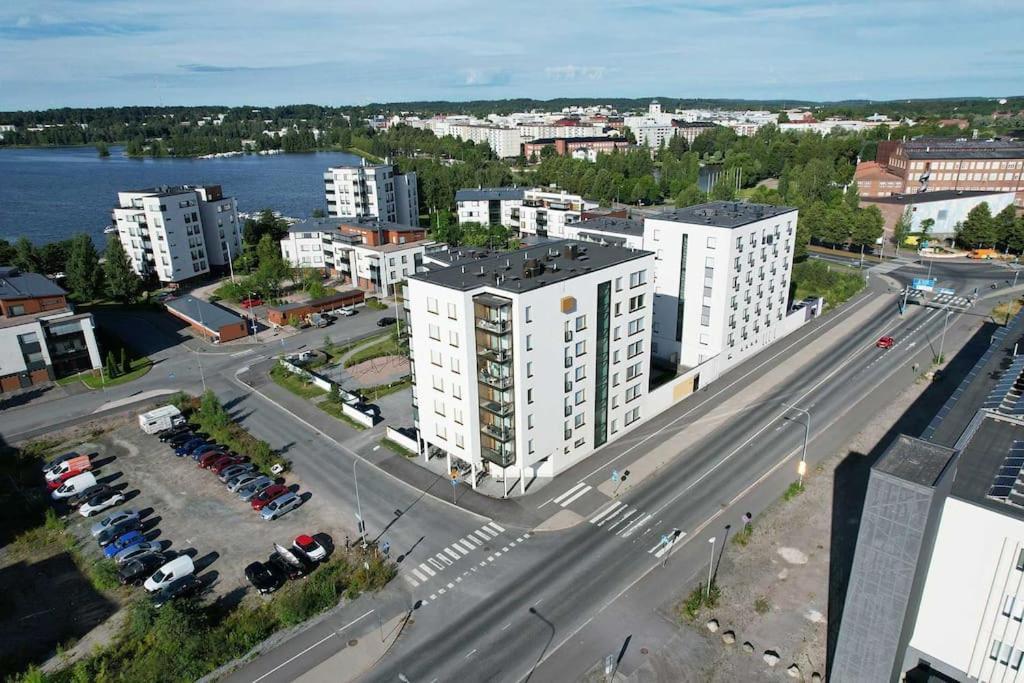 Valoisa Huoneisto Parvekkeella Ja Jaervinaekoealalla Hameenlinna